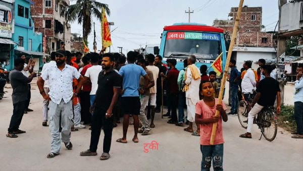 गोलबजारमा प्रदर्शन हिंसात्मक: प्रहरीको गोली लागेर एक प्रदर्शनकारीको मृत्यु, कर्फ्यू जारी