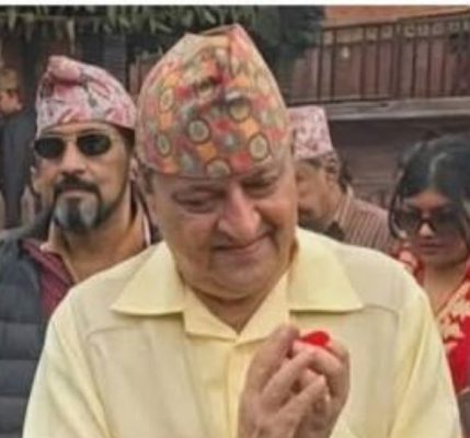 पूर्वराजा भेटघाट गर्न नपाएको भन्दै एक युवकले राष्ट्रपति भवन शितलनिवास अगाडि आत्मदाहको प्रयास
