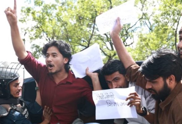 त्रिभुवन विश्वविद्यालयमा शिक्षा मन्त्री सुस्मिता पोखरेलविरुद्ध नाराबाजी