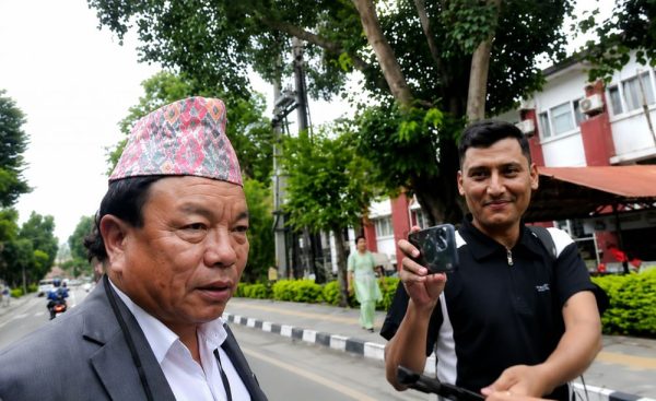 पत्रकारलाई मन्त्री महावीर पुनको आरोप: “पत्रकारहरू फटाहा  भए”