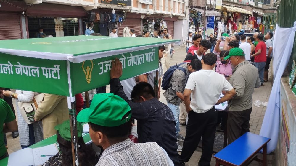 डेडिकेटेड तथा ट्रंक लाइनको बक्यौता उठाउन`उज्यालो नेपाल पार्टीको हस्ताक्षर अभियान