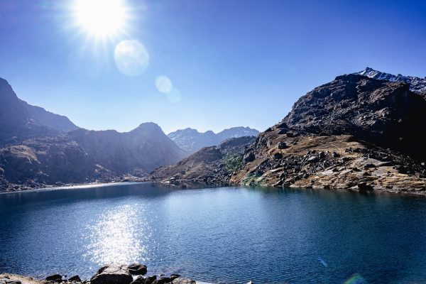 गोसाइँकुण्ड आसपासको दृश्य