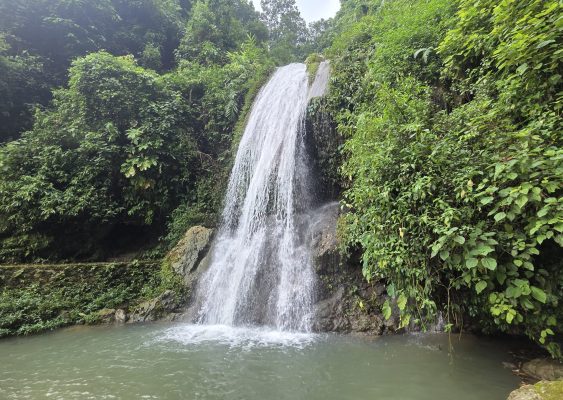 पर्यटक लोभ्याउँदै राक्सिराङको ‘जलपरी झरना’