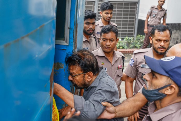 बंगलादेशमा तीन पत्रकारलाई प्रहरी कब्जामा राख्न विशेष न्यायाधिकरणकाे आदेश