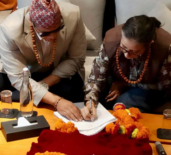 राजसंस्था पुनस्थापनाकाे माग सहित शाही शक्ति युथकाे हस्ताक्षर सुरु