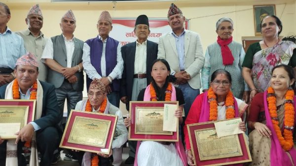 साहित्य सन्ध्याले गर्याे विभिन्न क्षेत्रका ५ जनालाई सम्मान