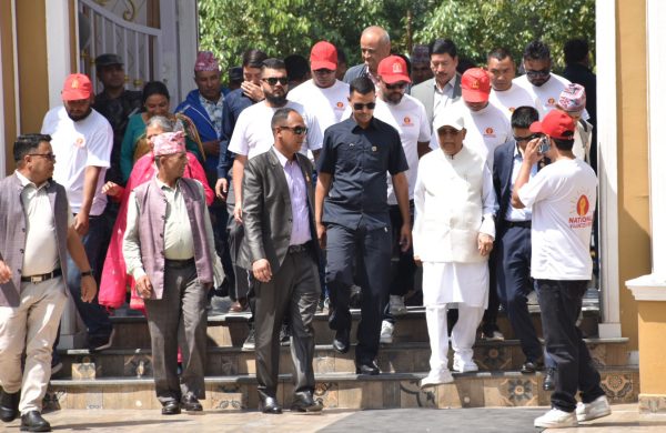 केन्द्रीय कमिटीको बैठकमा सहभागी हुनुहुँदै अध्यक्ष ओली