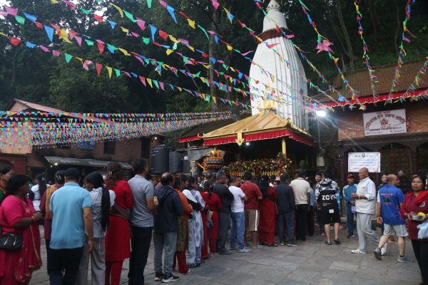 गणेश चतुर्थी : देशभरका गणेश मन्दिरमा पूजा आराधना एवं दर्शन गर्ने भक्तजनको लाम