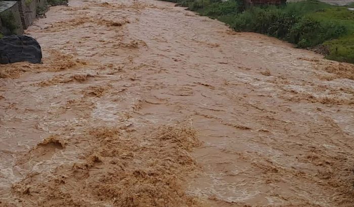 रोशी खोलाको जलसतहले खतराको तह पार गर्‍यो