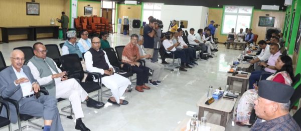 १५औँ मा समेट्ने निर्णयमा सहमत हाेला इतर समुह ? देउवालाई फकाउँदै गगन