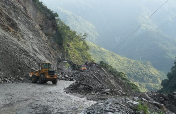 बायो इन्जिनियरिङमार्फत पहिरो रोकथाममा गर्दै सडक डिभिजन कार्यालय नेलिङ पद्धति अपनाइने