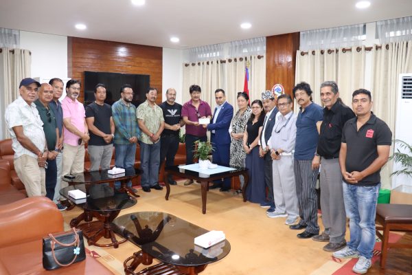 फिल्म सोसाइटी र चलचित्र कलाकार सङ्घ अमेरिका शाखाद्वारा बाढी पीडितका लागि आर्थिक सहयोग