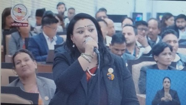 मोबाइल र सामाजिक सञ्जालको लतले बालबालिका जोखिममा : सांसद अवाले