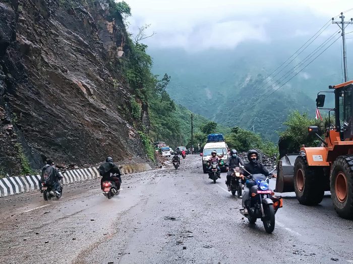 नारायणगढ–मुग्लिन र पृथ्वी राजमार्ग पूर्ण अवरुद्ध