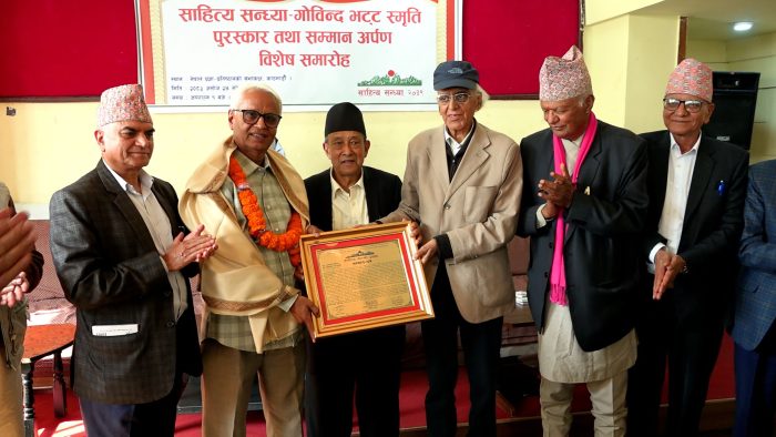 ‘साहित्य सन्ध्या–गोविन्द भट्ट स्मृति पुरस्कार तथा सम्मान’ डा पोखरेललाई प्रदान