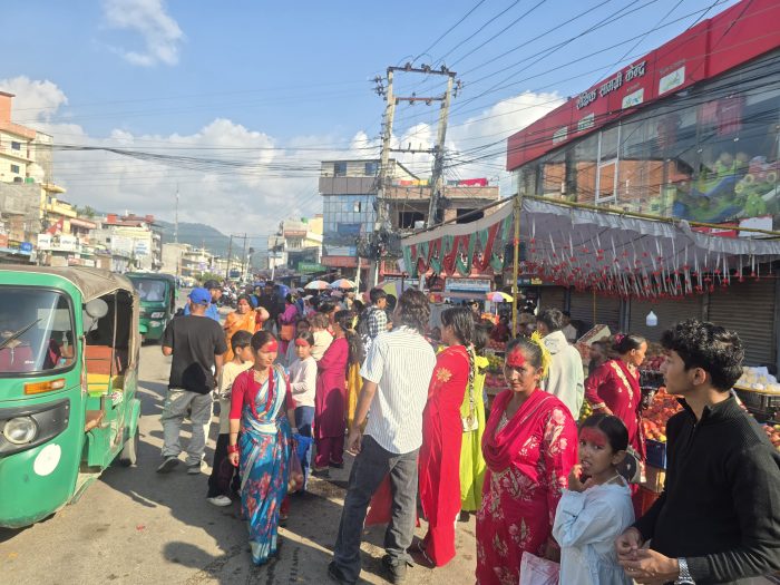 घमाइलो मौसममा रमाइलो दसैँ,आकाशमा घाम लाग्यो